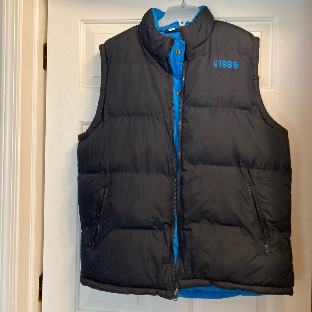 Reversible puffer vest